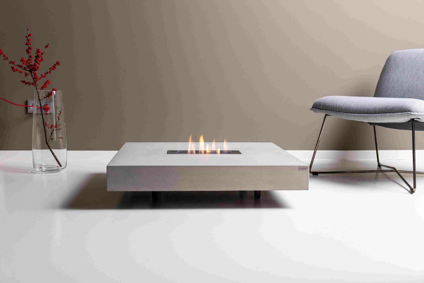 TABULA IGNIS Concrete lounge table with fireplace
